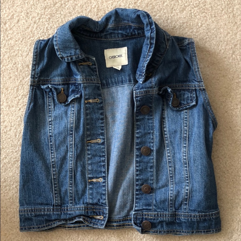Sleeveless jean jacket